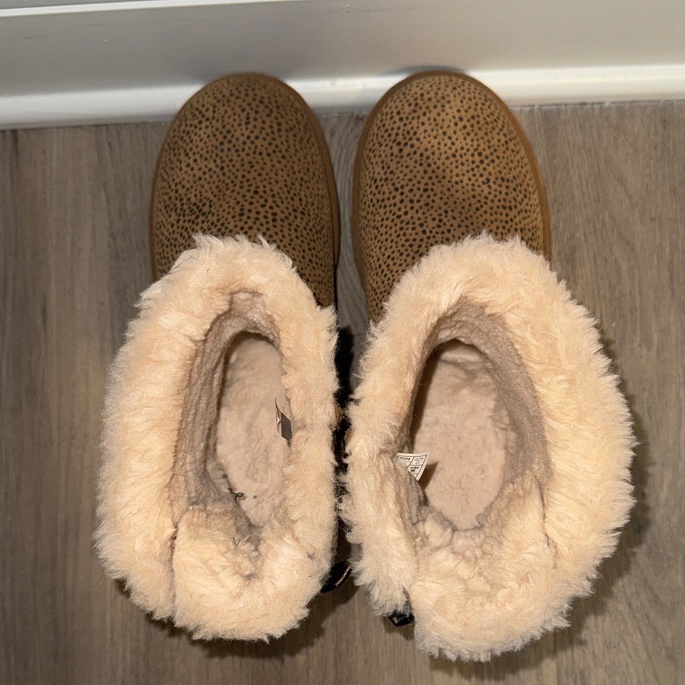UGG Bailey Bow II Leopard Boots - Picture 4 of 6